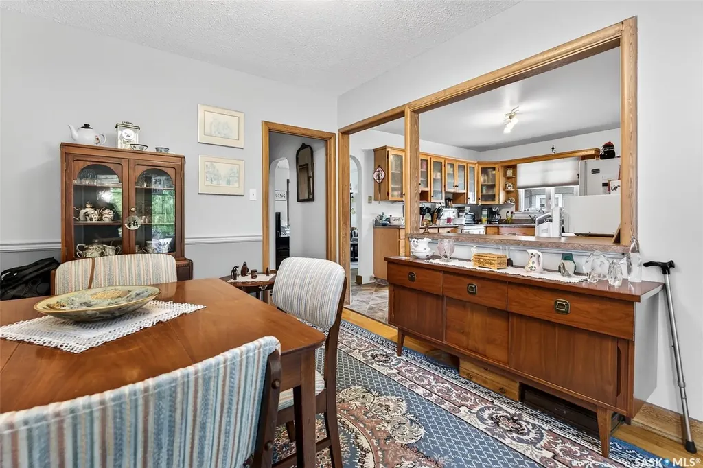 1140 Clifton Avenue Moose Jaw SK S6H 3L5