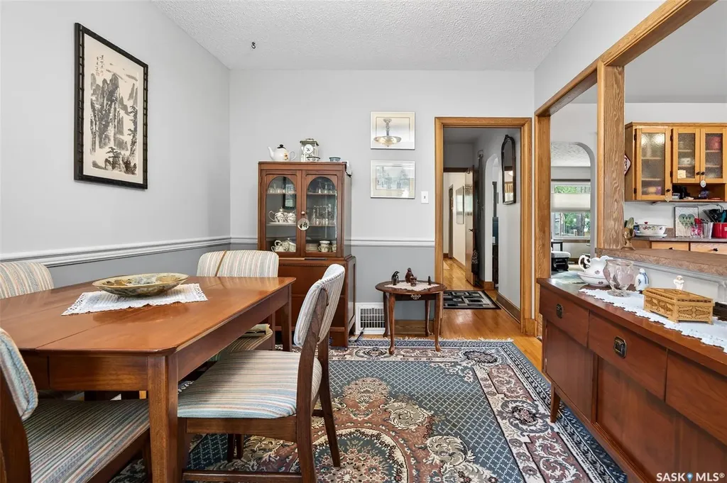 1140 Clifton Avenue Moose Jaw SK S6H 3L5