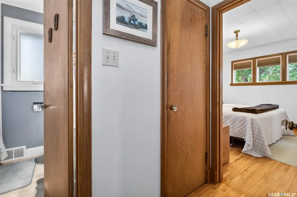 1140 Clifton Avenue Moose Jaw SK S6H 3L5