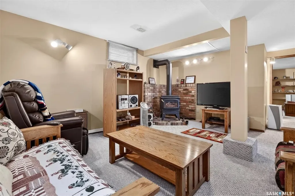 1140 Clifton Avenue Moose Jaw SK S6H 3L5