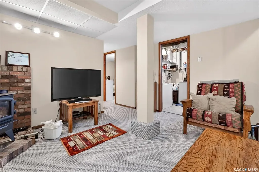1140 Clifton Avenue Moose Jaw SK S6H 3L5