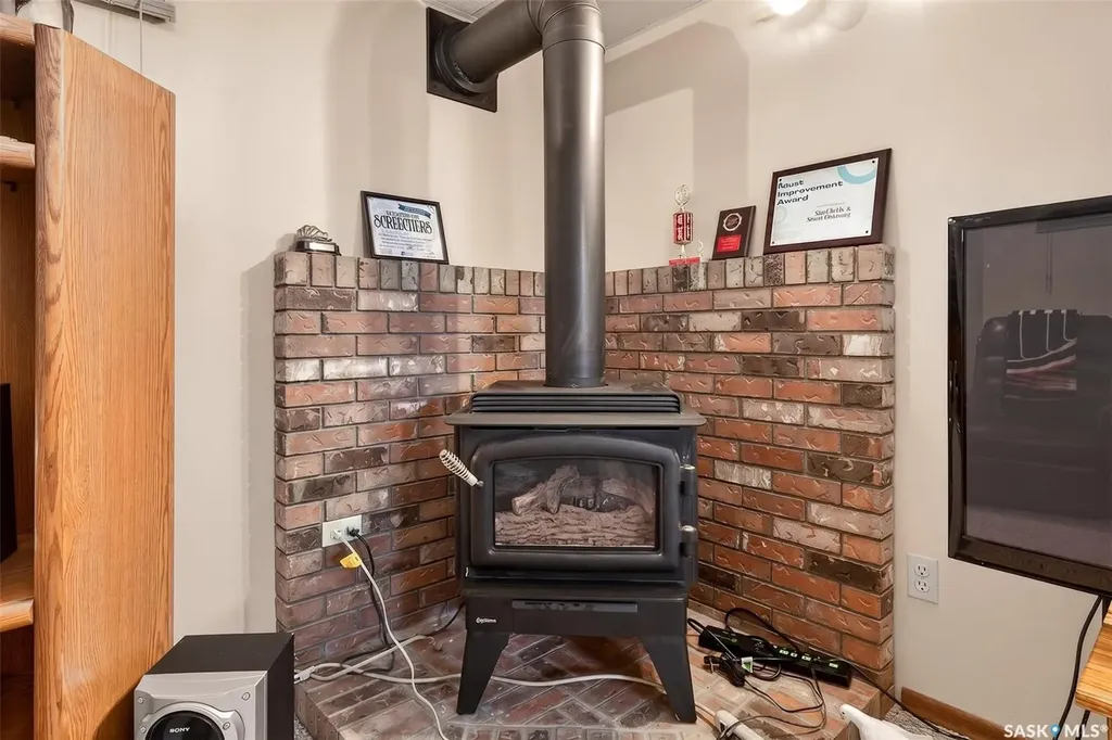 1140 Clifton Avenue Moose Jaw SK S6H 3L5