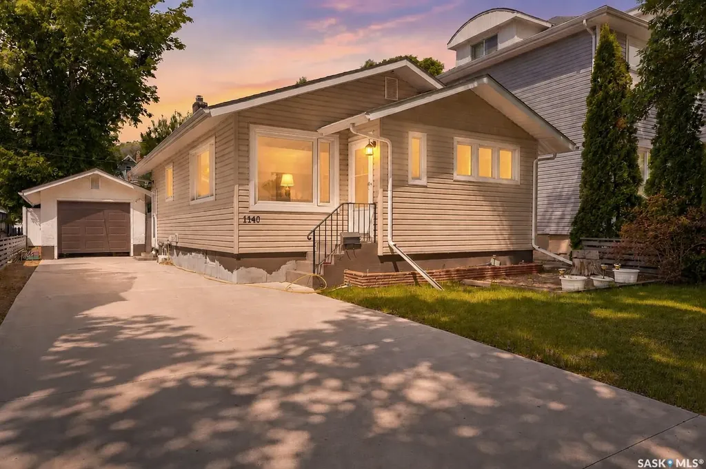 1140 Clifton Avenue Moose Jaw SK S6H 3L5