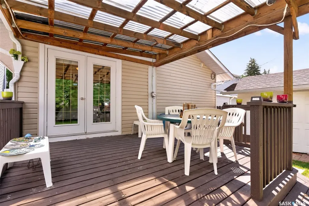 1140 Clifton Avenue Moose Jaw SK S6H 3L5
