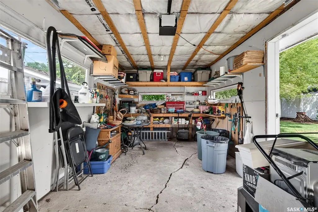 1140 Clifton Avenue Moose Jaw SK S6H 3L5