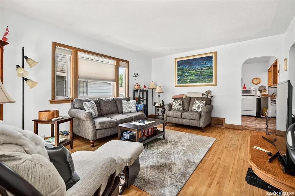 1140 Clifton Avenue Moose Jaw SK S6H 3L5