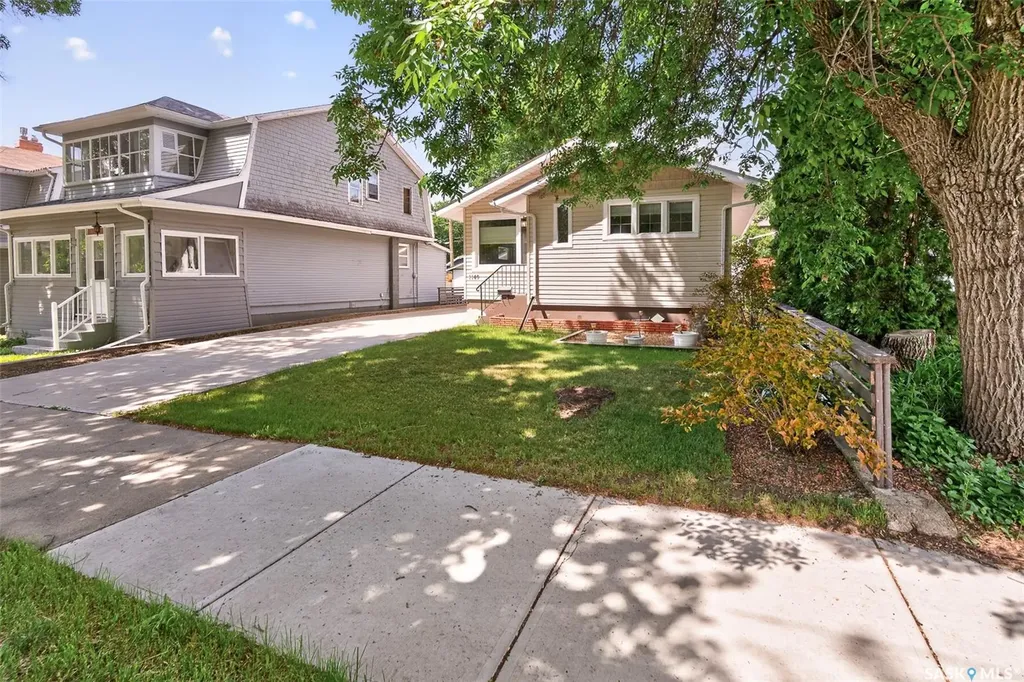 1140 Clifton Avenue Moose Jaw SK S6H 3L5
