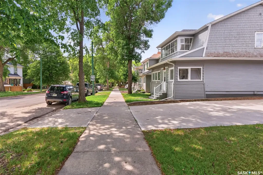 1140 Clifton Avenue Moose Jaw SK S6H 3L5