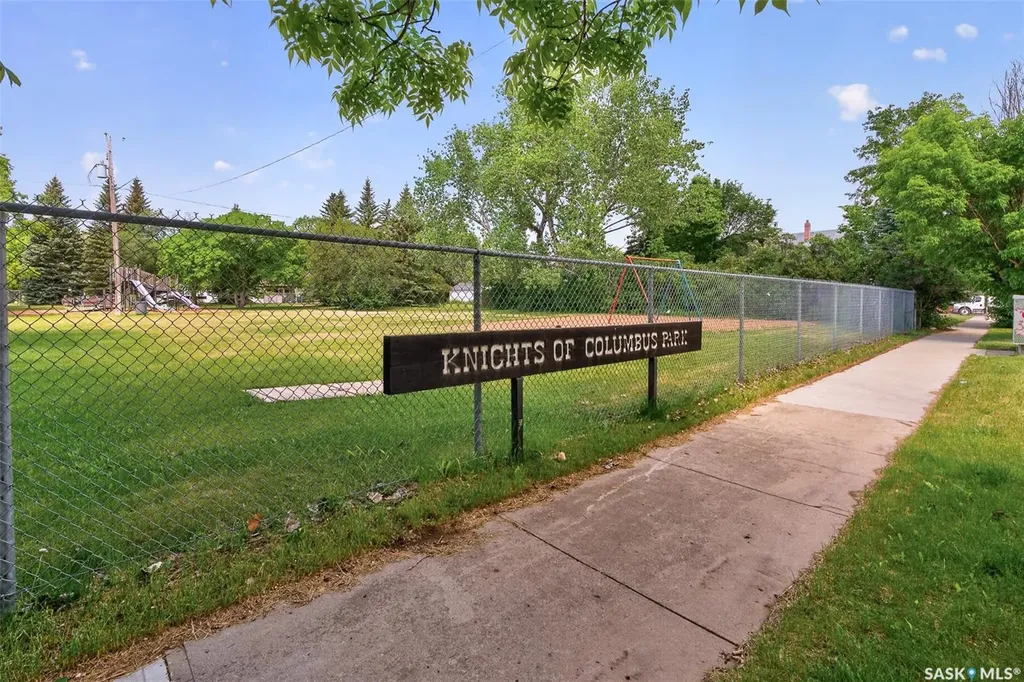 1140 Clifton Avenue Moose Jaw SK S6H 3L5