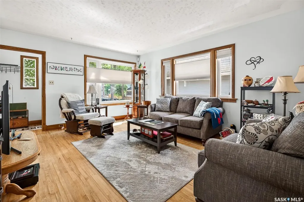 1140 Clifton Avenue Moose Jaw SK S6H 3L5