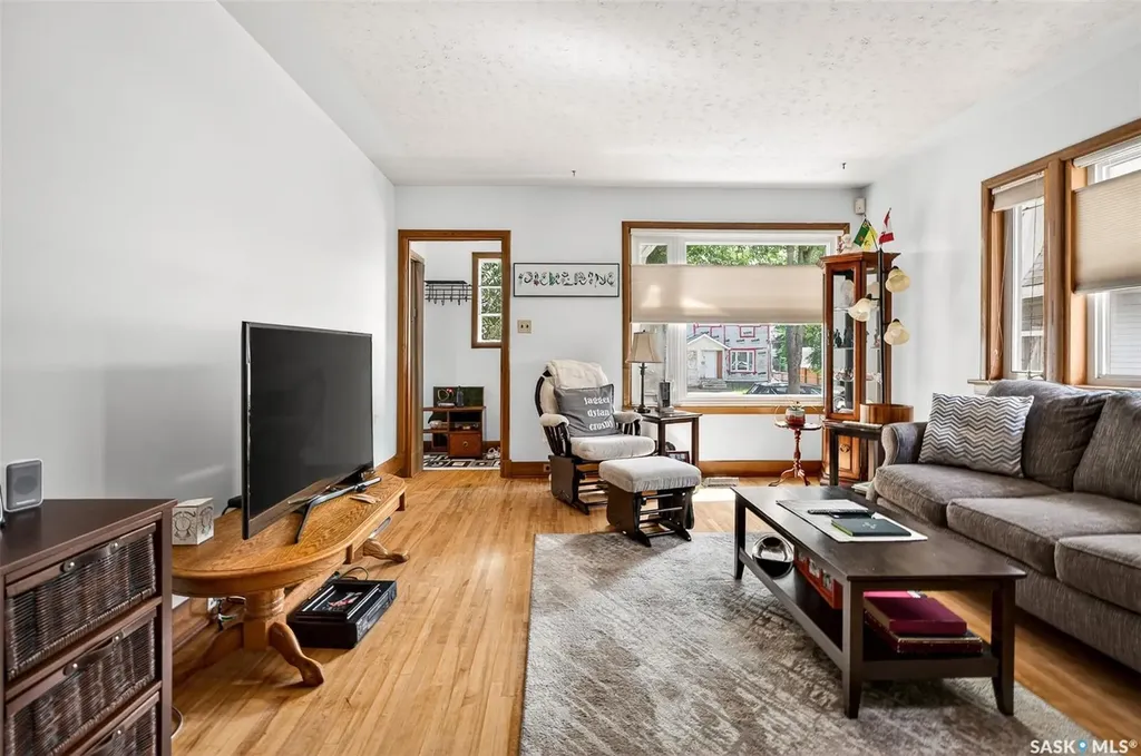 1140 Clifton Avenue Moose Jaw SK S6H 3L5