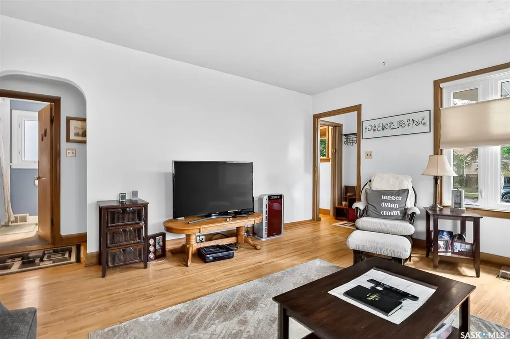 1140 Clifton Avenue Moose Jaw SK S6H 3L5