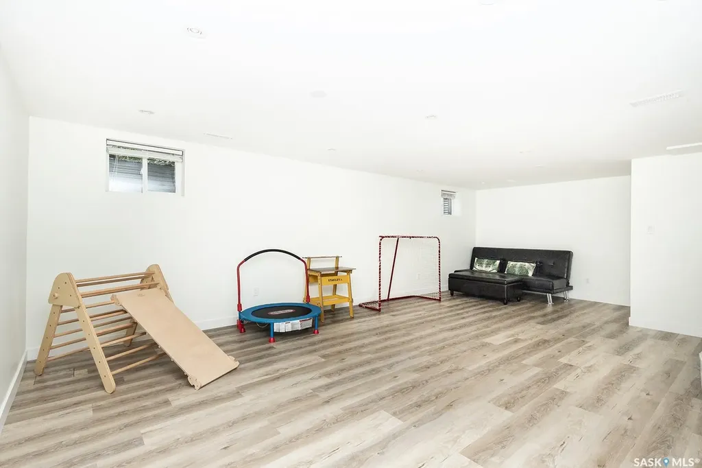 4 Rutter Crescent Saskatoon SK S7H 3B7