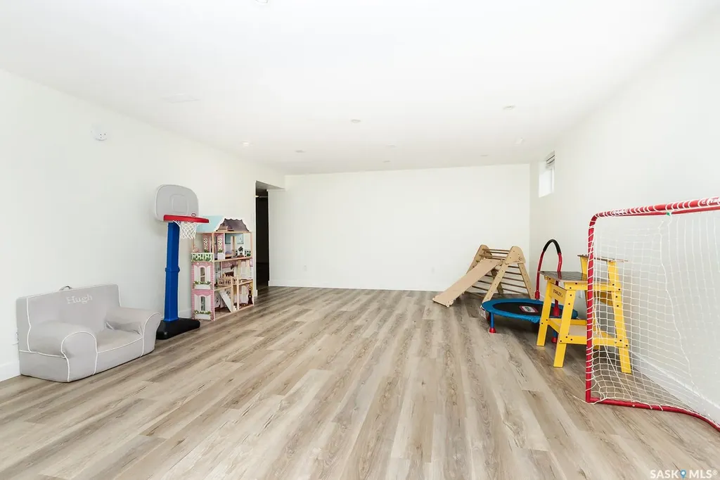 4 Rutter Crescent Saskatoon SK S7H 3B7