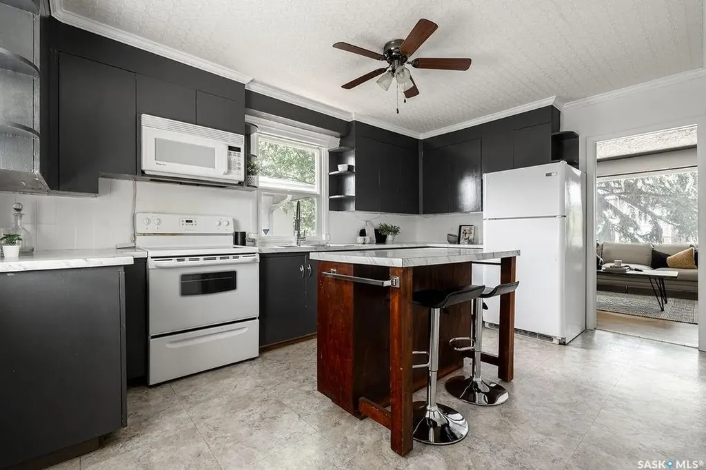 1426 12th Street E Saskatoon SK S7H 0E8