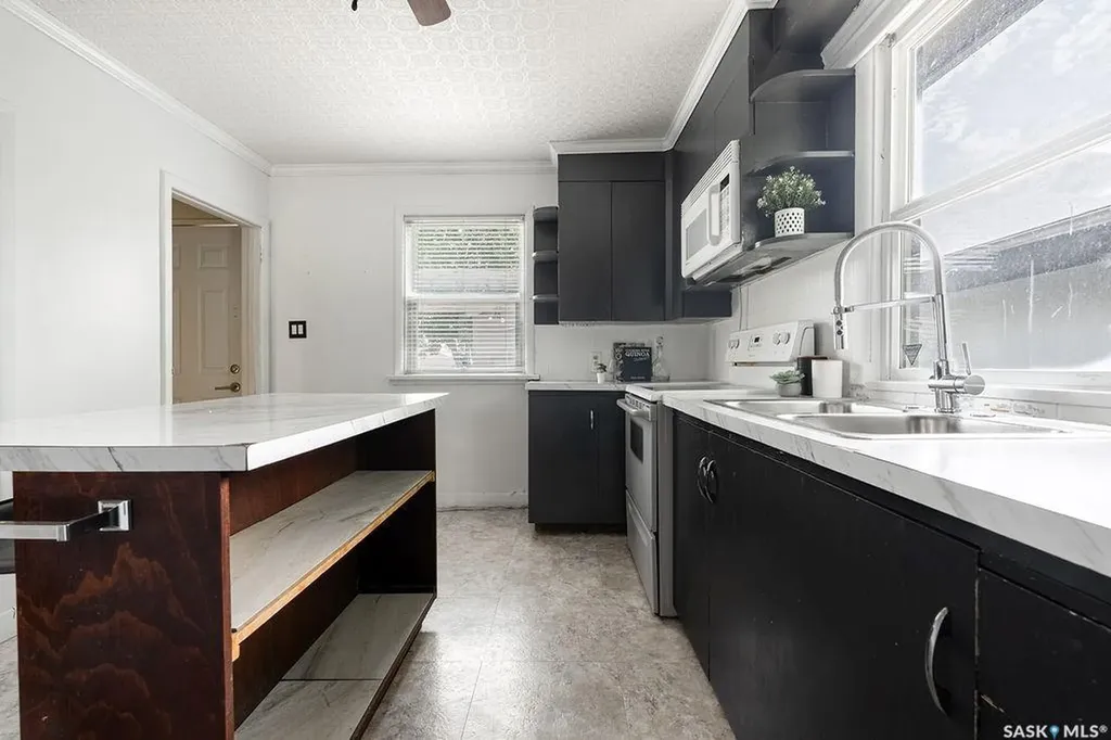 1426 12th Street E Saskatoon SK S7H 0E8