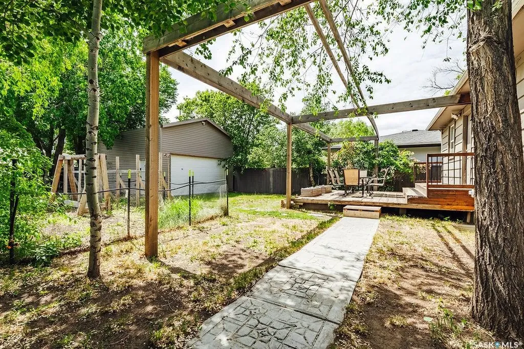 1426 12th Street E Saskatoon SK S7H 0E8