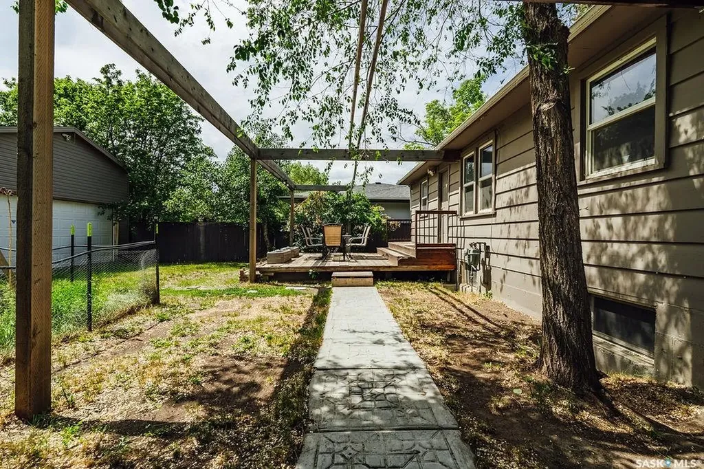1426 12th Street E Saskatoon SK S7H 0E8