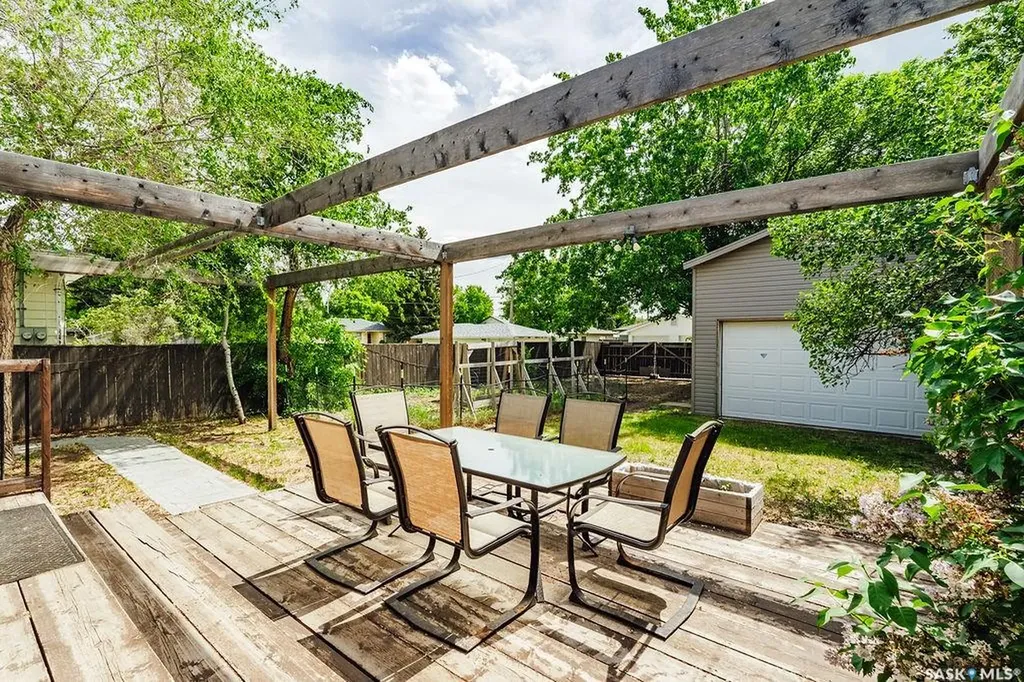 1426 12th Street E Saskatoon SK S7H 0E8