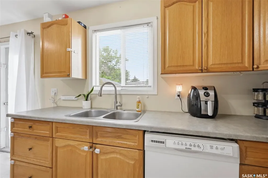 418 Lisgar Avenue Saskatoon SK S7L 5G8