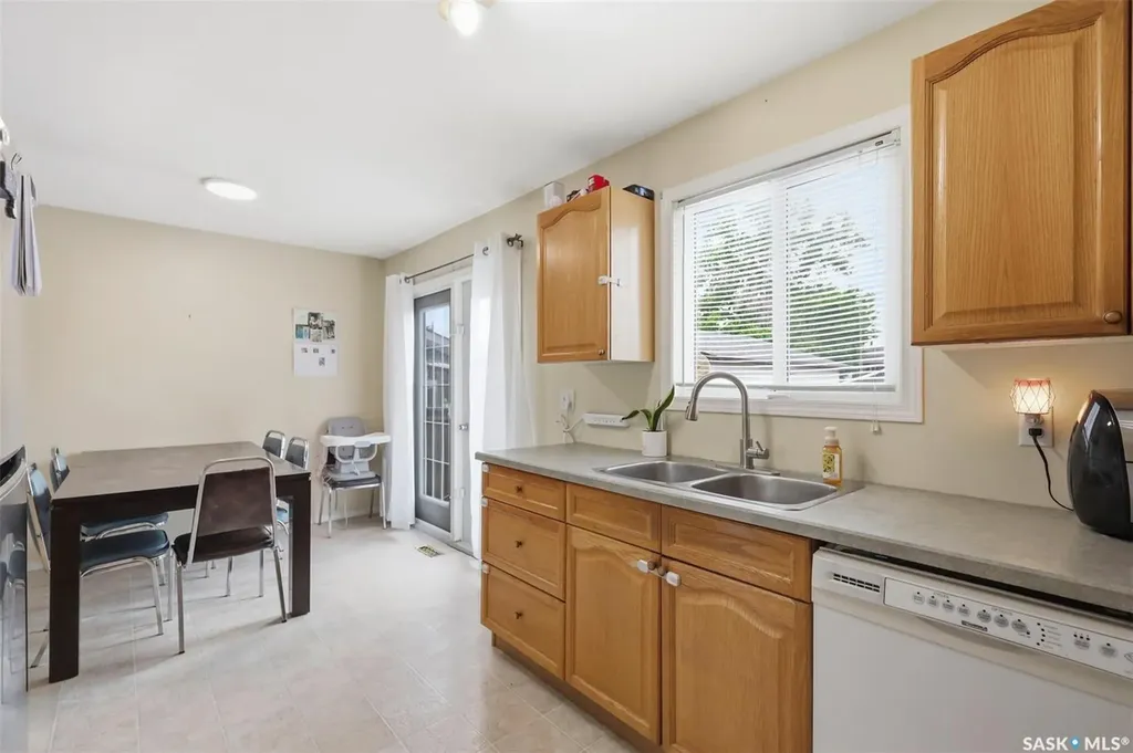 418 Lisgar Avenue Saskatoon SK S7L 5G8