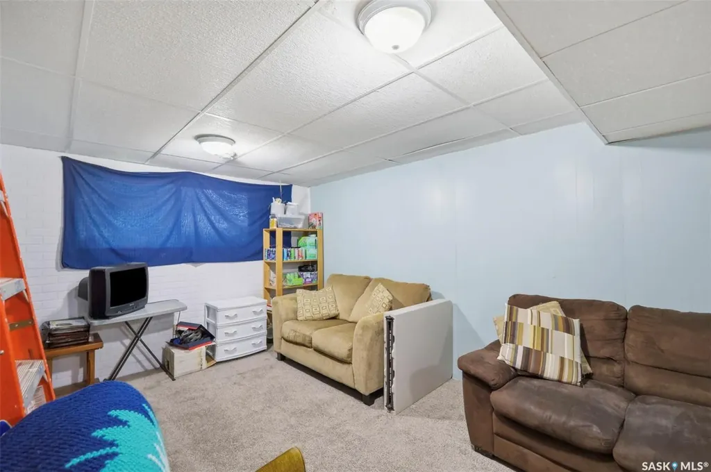 418 Lisgar Avenue Saskatoon SK S7L 5G8