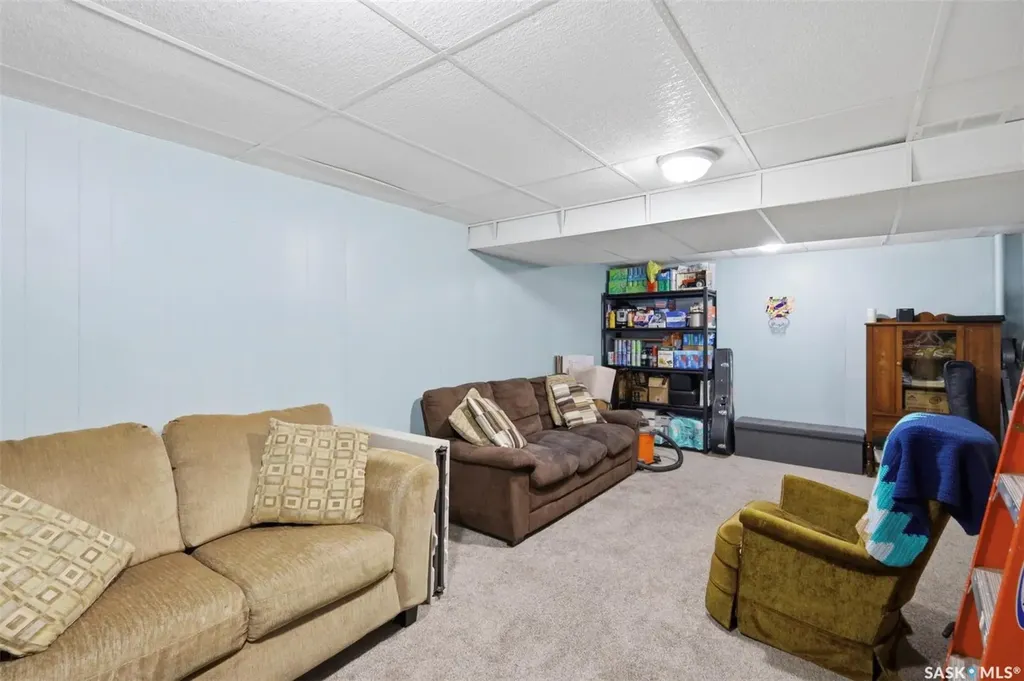 418 Lisgar Avenue Saskatoon SK S7L 5G8