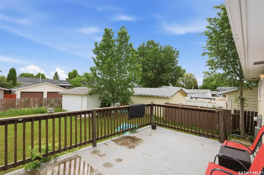 418 Lisgar Avenue Saskatoon SK S7L 5G8