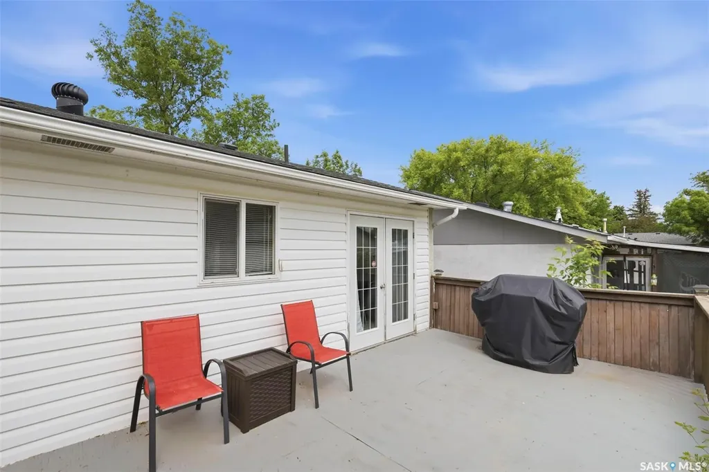 418 Lisgar Avenue Saskatoon SK S7L 5G8
