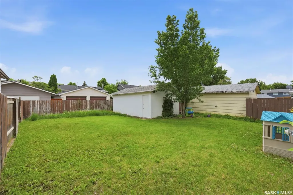 418 Lisgar Avenue Saskatoon SK S7L 5G8