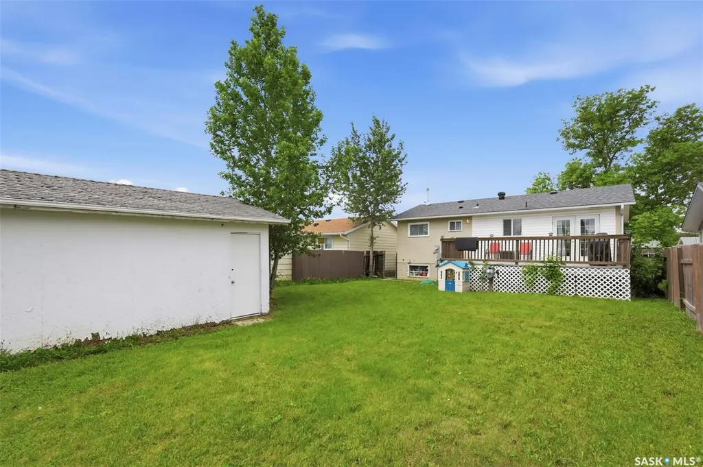 418 Lisgar Avenue Saskatoon SK S7L 5G8
