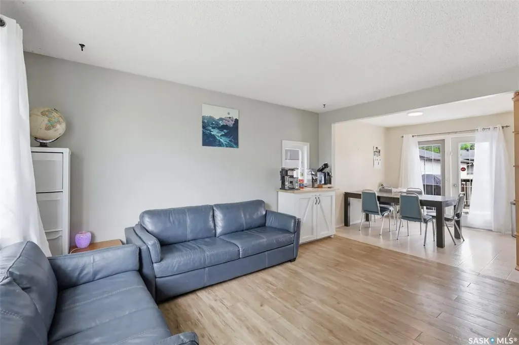 418 Lisgar Avenue Saskatoon SK S7L 5G8