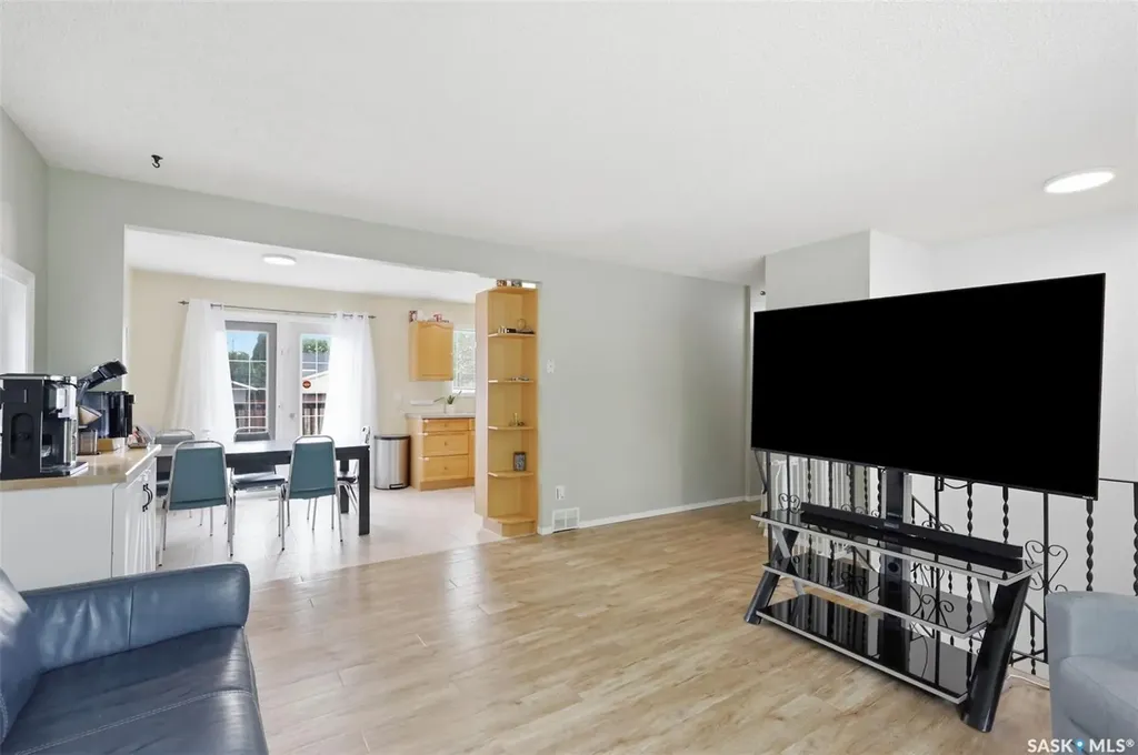 418 Lisgar Avenue Saskatoon SK S7L 5G8