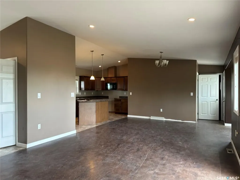 201 1st Street E Lomond Rm No. 37 SK S0C 0V0