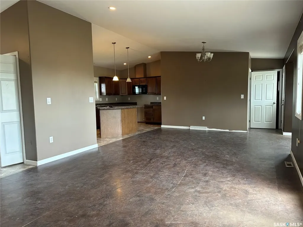 201 1st Street E Lomond Rm No. 37 SK S0C 0V0