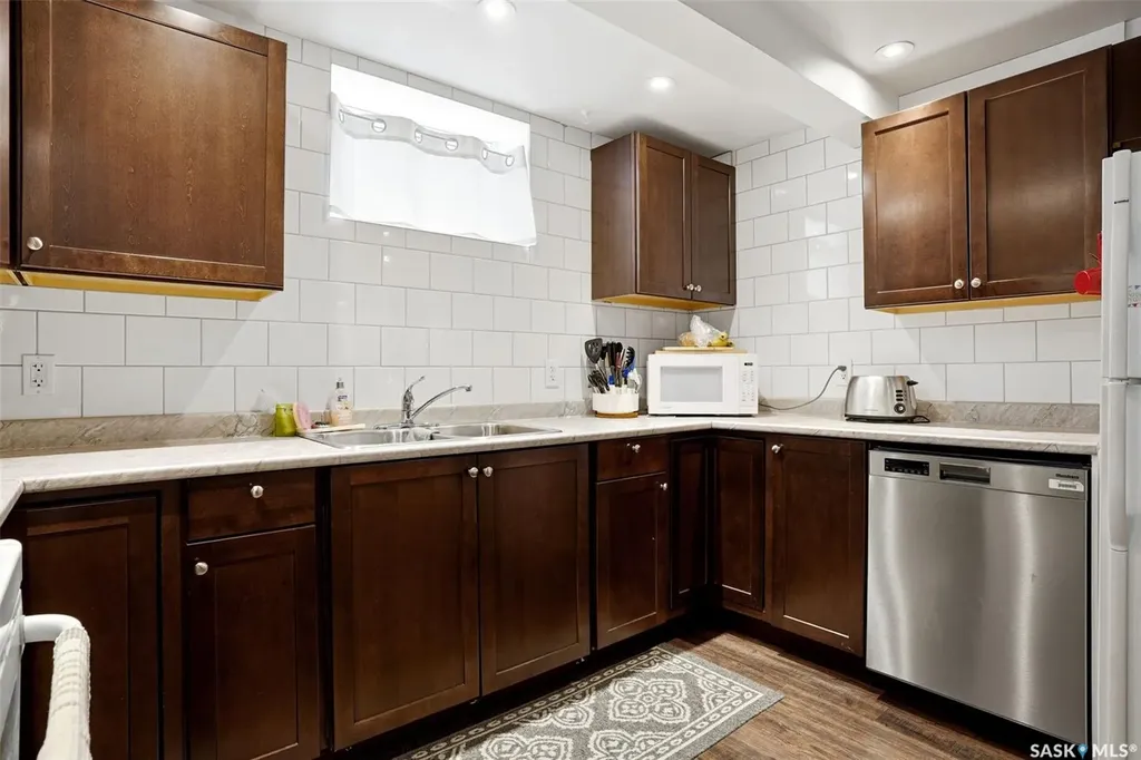 533 Broadway Avenue Regina SK S4N 1B9