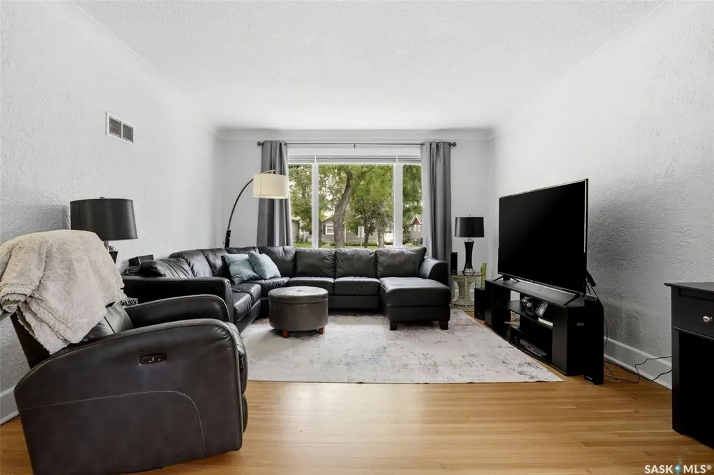 533 Broadway Avenue Regina SK S4N 1B9