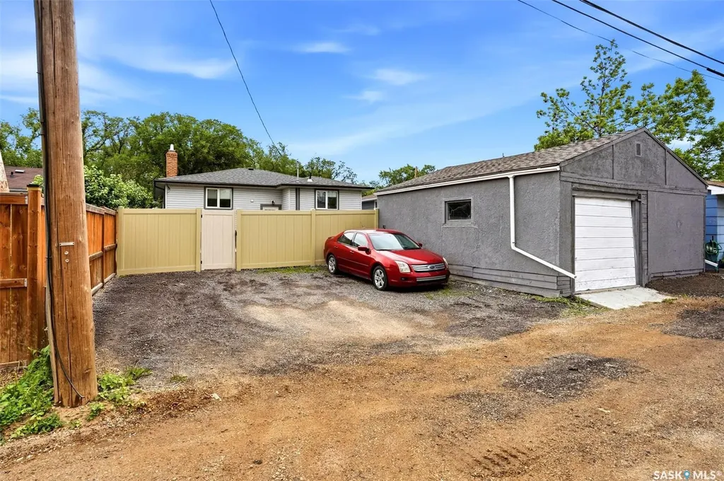 533 Broadway Avenue Regina SK S4N 1B9