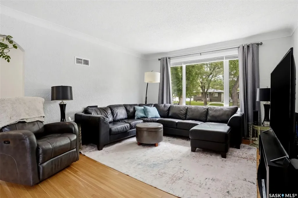 533 Broadway Avenue Regina SK S4N 1B9