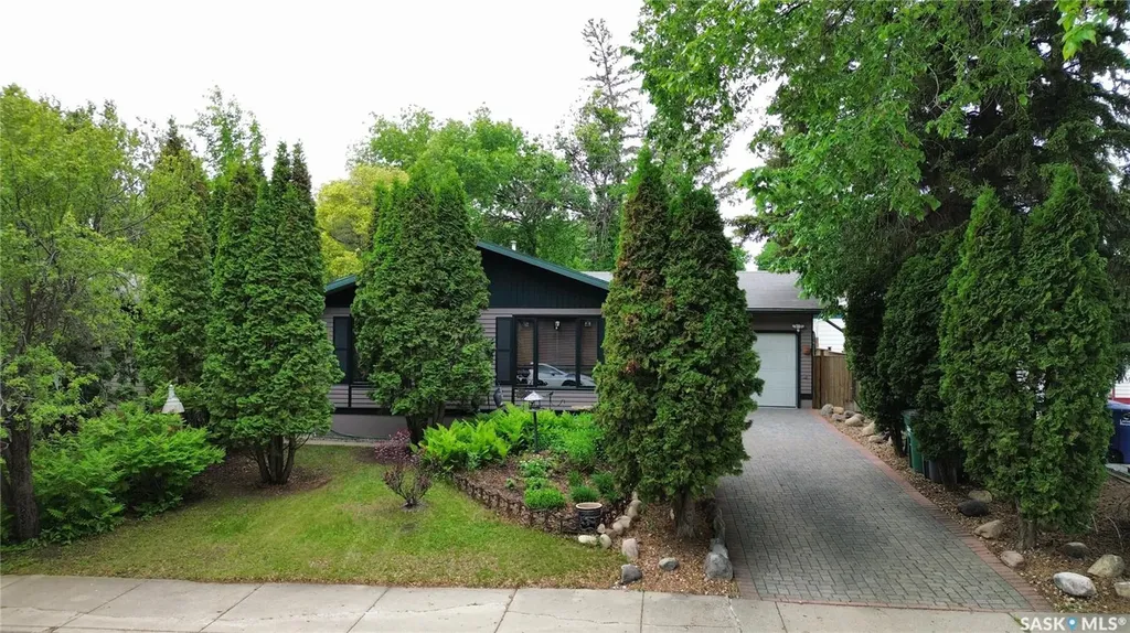75 Richmond Crescent Saskatoon SK S7K 1A9