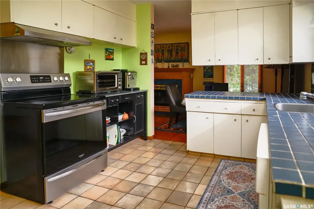 75 Richmond Crescent Saskatoon SK S7K 1A9