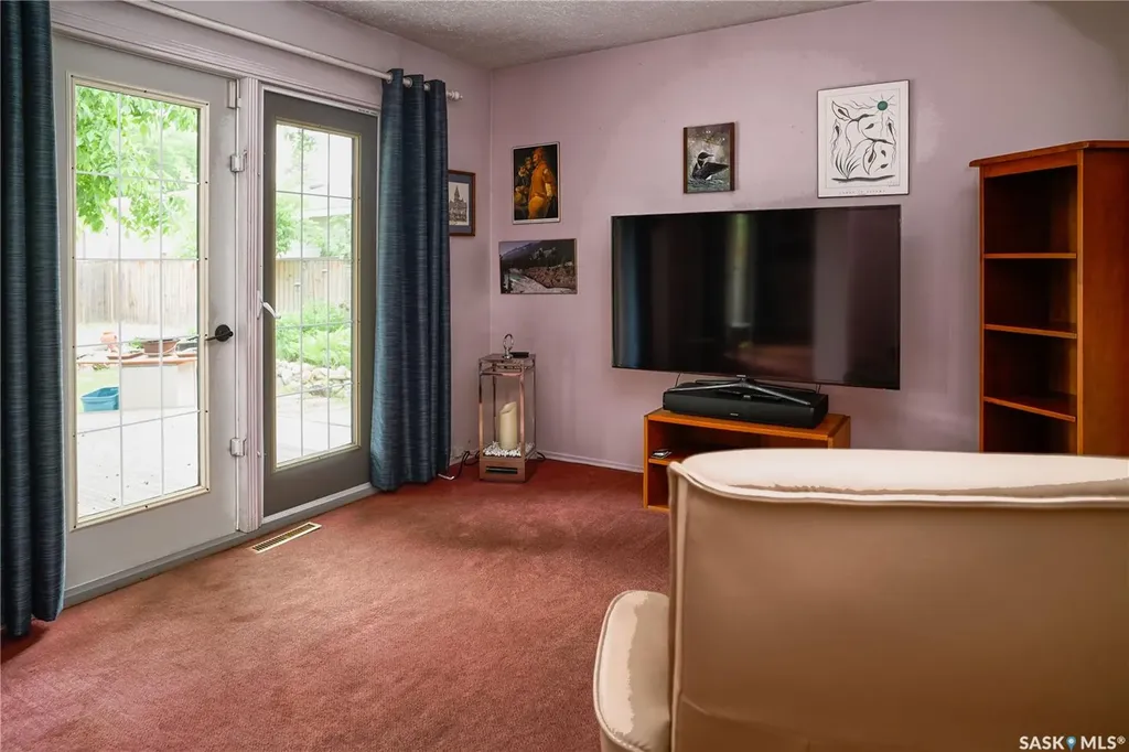 75 Richmond Crescent Saskatoon SK S7K 1A9