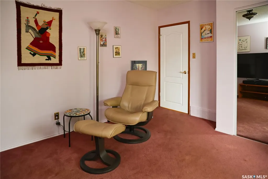 75 Richmond Crescent Saskatoon SK S7K 1A9