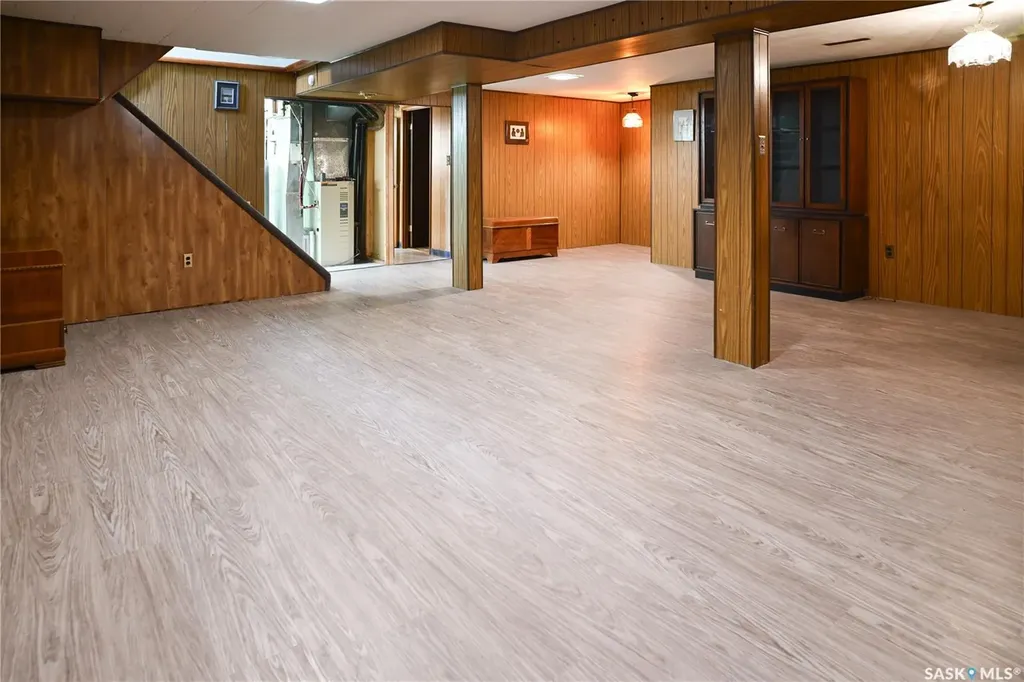 75 Richmond Crescent Saskatoon SK S7K 1A9