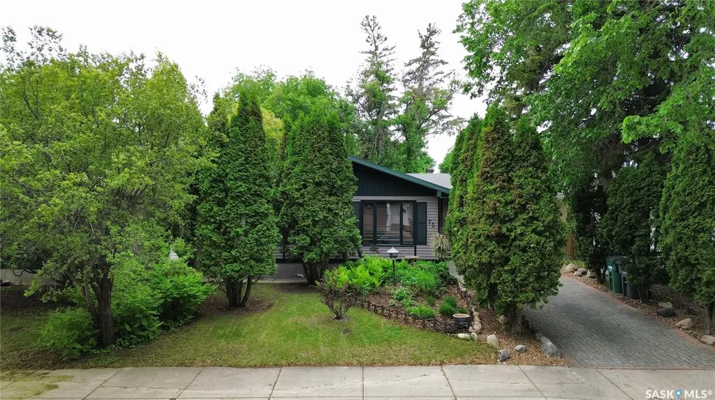 75 Richmond Crescent Saskatoon SK S7K 1A9