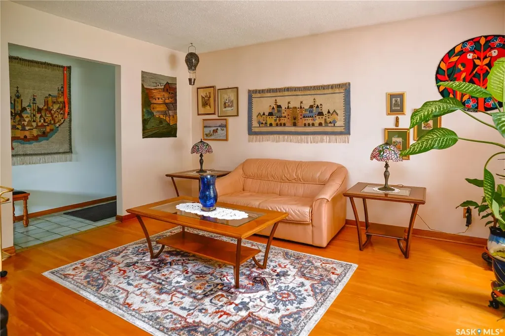 75 Richmond Crescent Saskatoon SK S7K 1A9