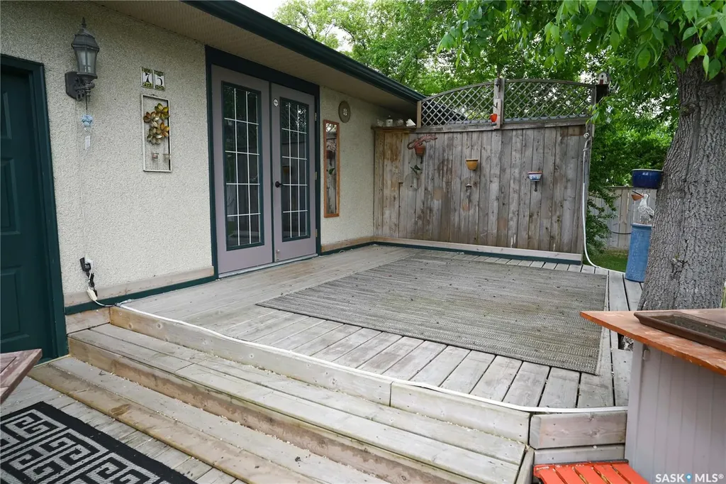 75 Richmond Crescent Saskatoon SK S7K 1A9