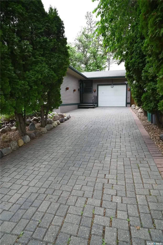 75 Richmond Crescent Saskatoon SK S7K 1A9