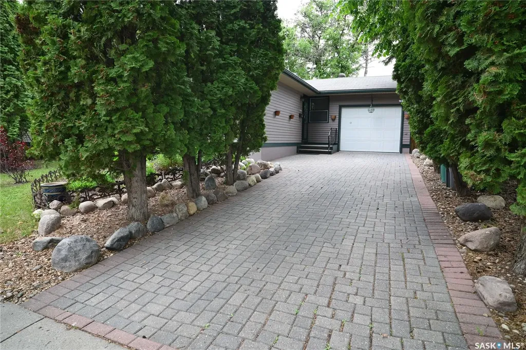 75 Richmond Crescent Saskatoon SK S7K 1A9