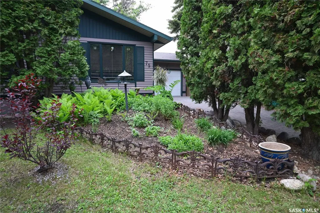 75 Richmond Crescent Saskatoon SK S7K 1A9